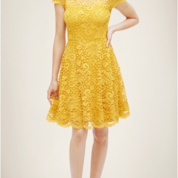 Yellow lace open back dress worn once - Picture 3 of 11